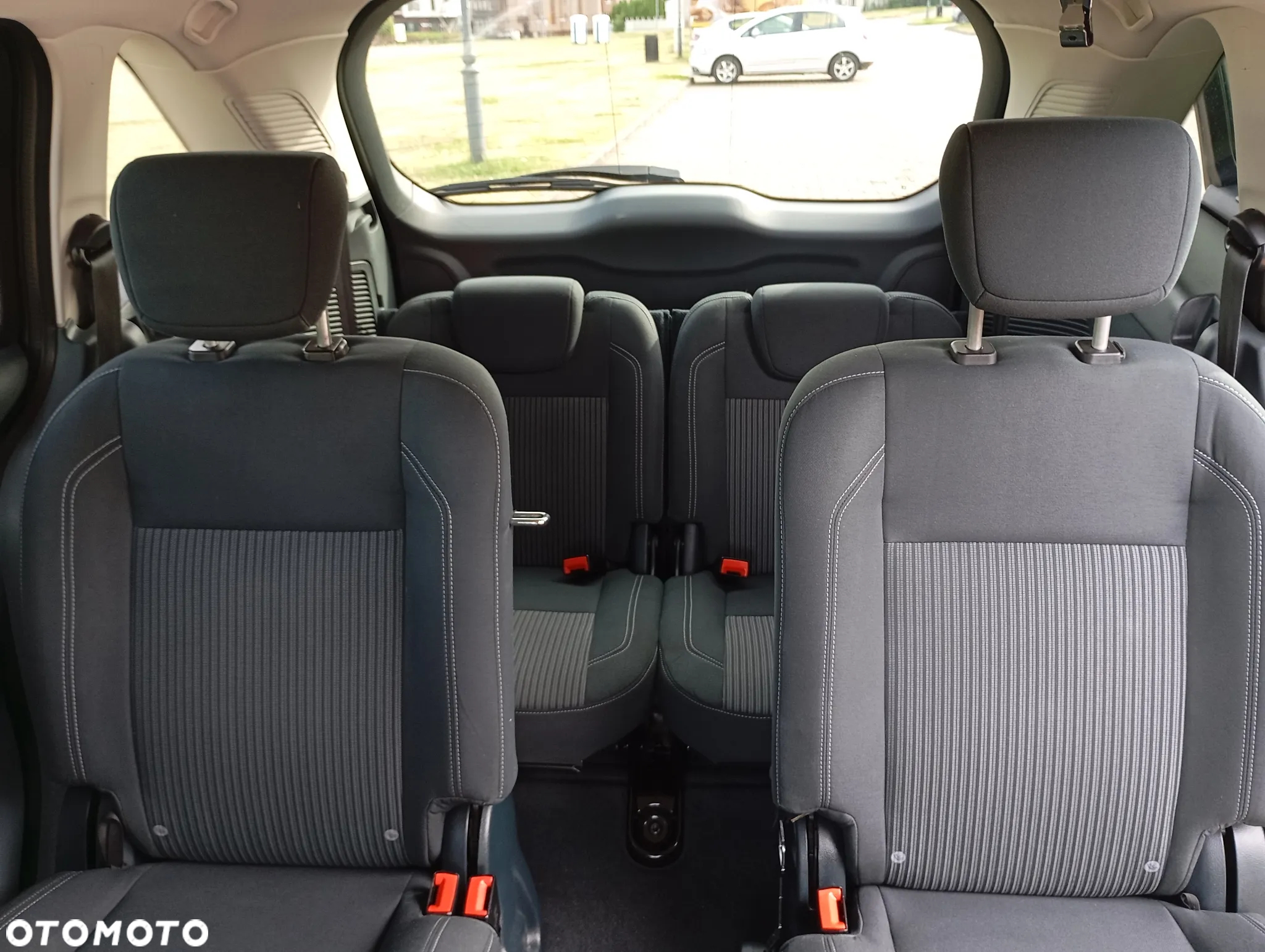 Ford Grand C-MAX 2.0 TDCi Titanium - 15