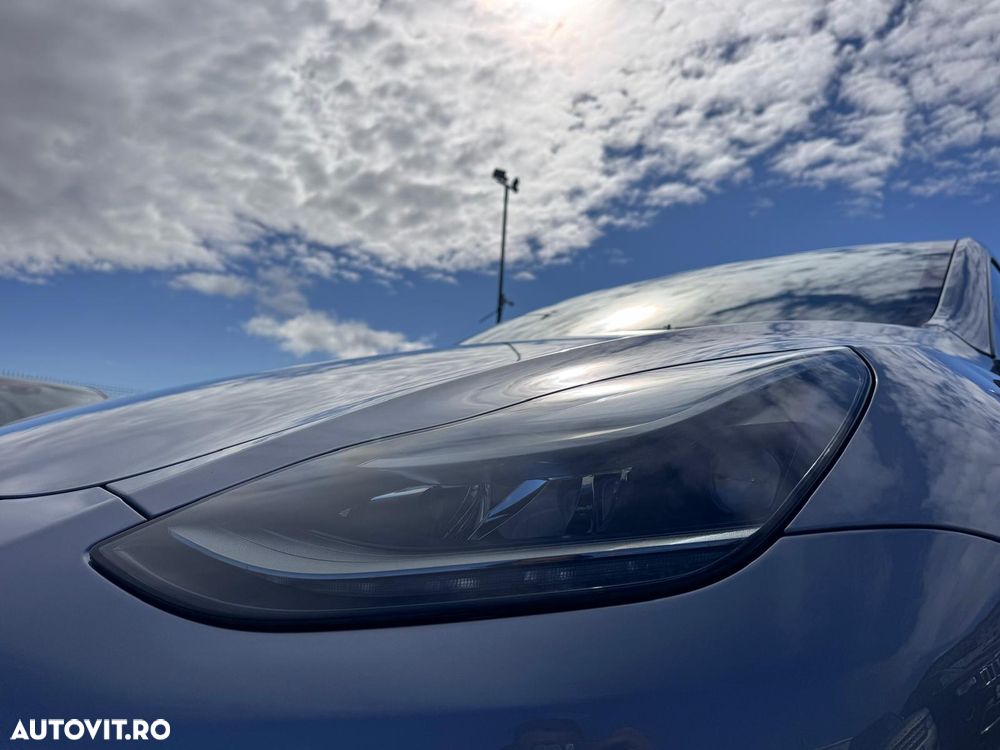 Tesla Model Y AWD Performance - 10