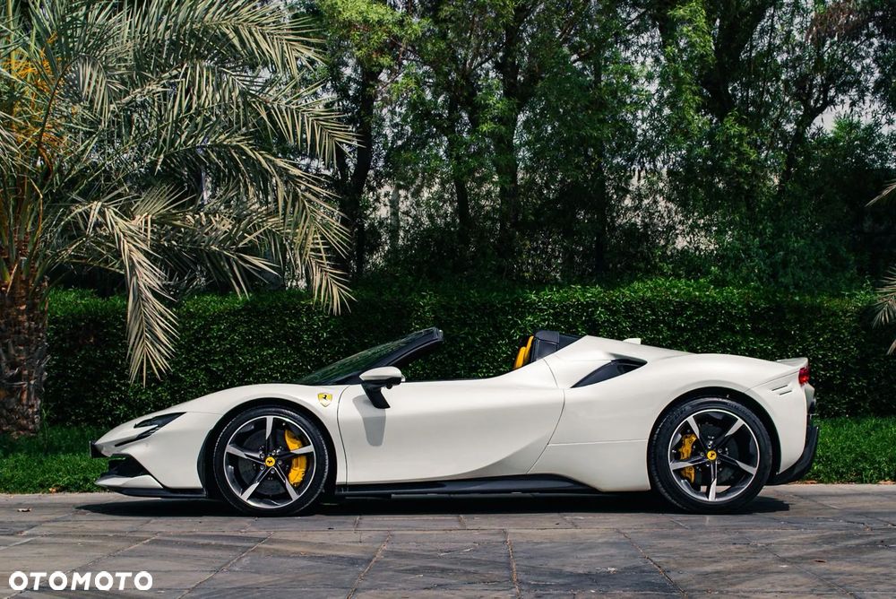 Ferrari SF90 Spider - 8