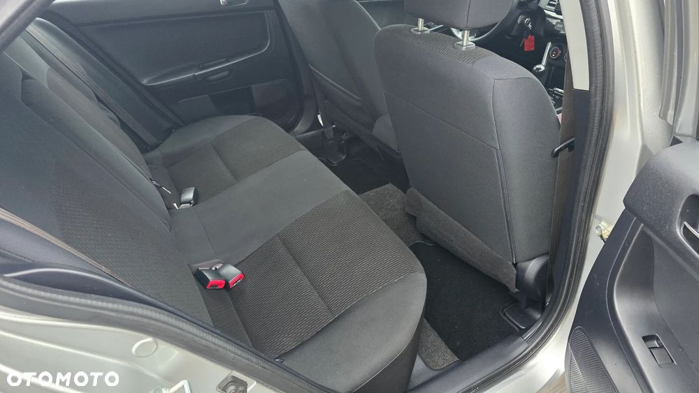 Mitsubishi Lancer 1.6 Invite - 14