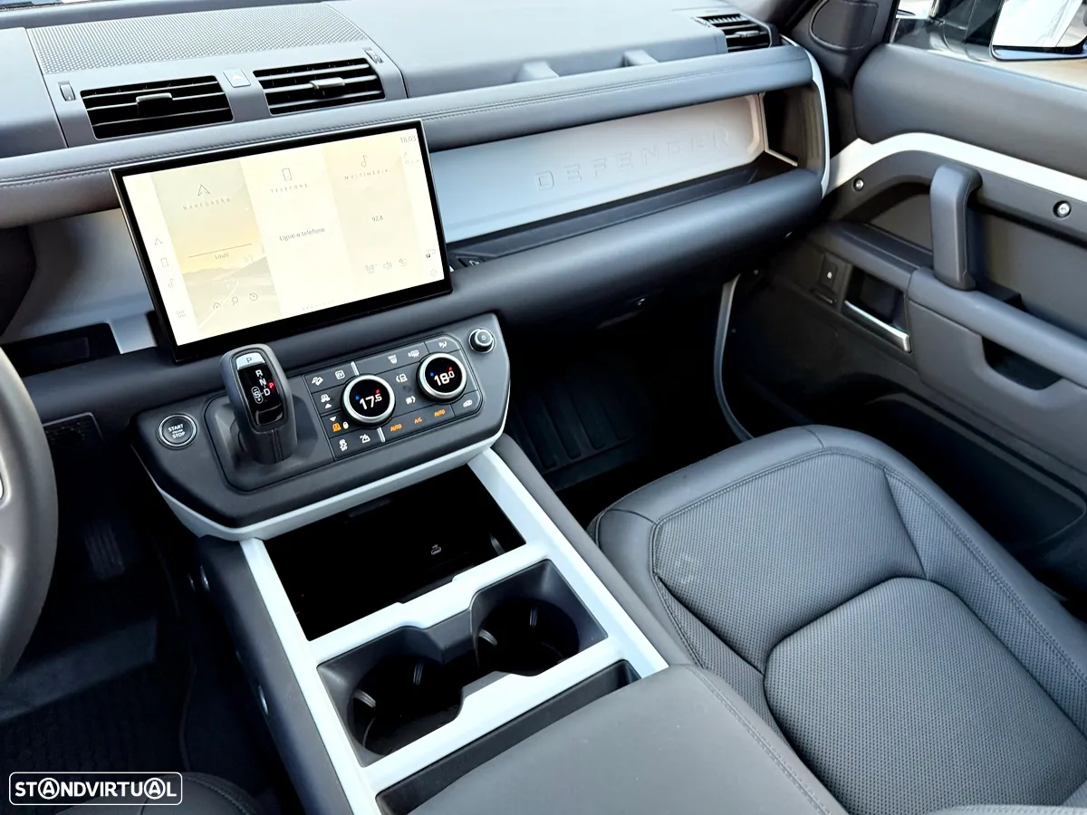 Land Rover Defender 2.0 P300e 110 AWD X-Dynamic SE - 16