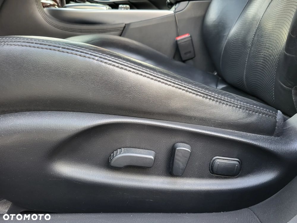 Infiniti Q70 - 12
