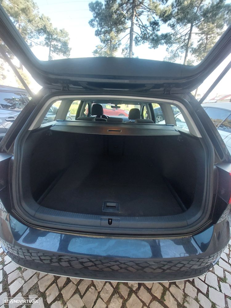 VW Golf Variant 1.6 TDi Confortline DSG - 19