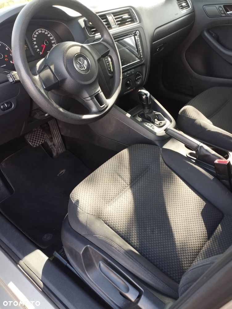 Volkswagen Jetta - 5