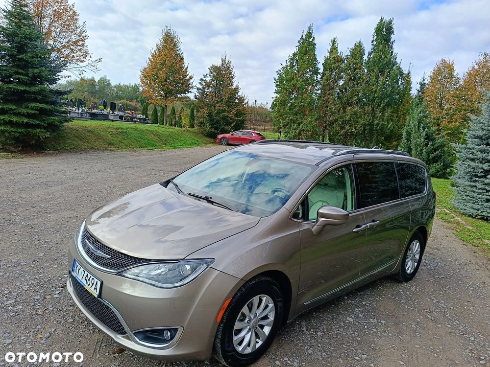Chrysler Pacifica - 13