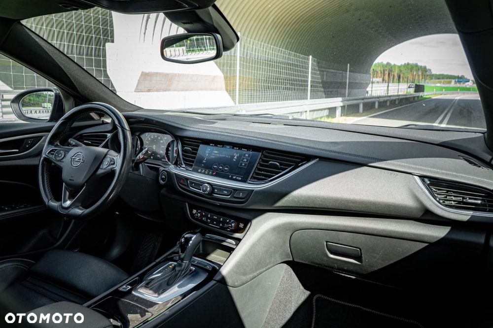 Opel Insignia 2.0 T 4x4 GSi + S&S - 35