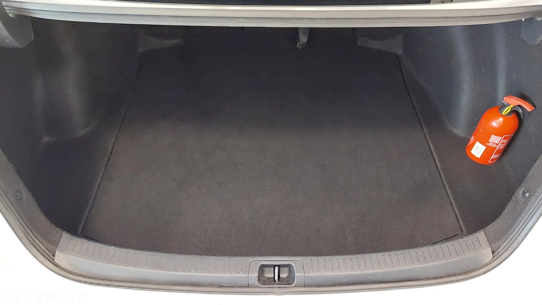 Toyota Corolla 1.8 Hybrid Comfort - 35