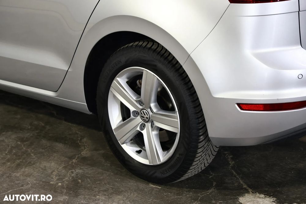 Volkswagen Golf 1.6 TDI DPF BMT DSG Trendline - 33