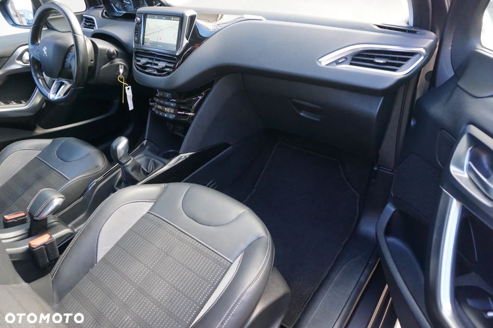 Peugeot 2008 1.2 Pure Tech Allure S&S - 15