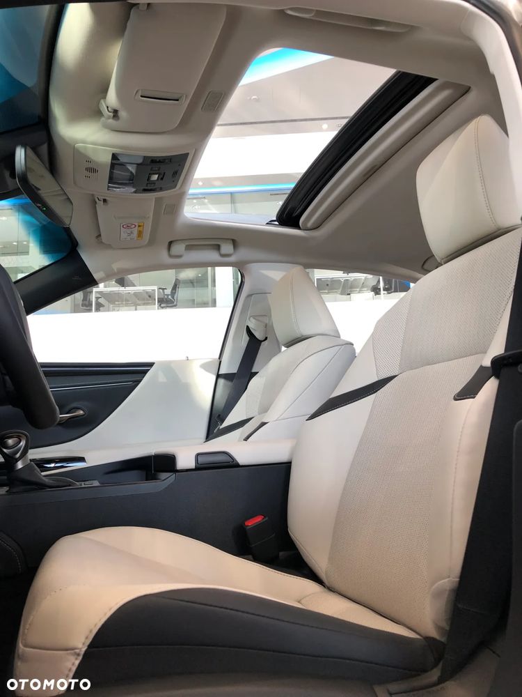 Lexus ES 300h Business Edition - 11