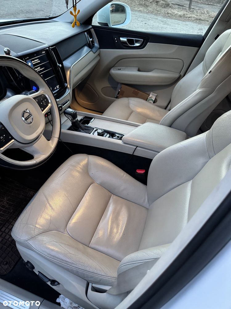 Volvo XC 60 T6 AWD Momentum - 8