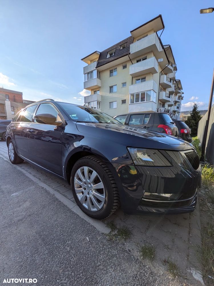 Skoda Octavia 1.6 TDI DSG Style - 2