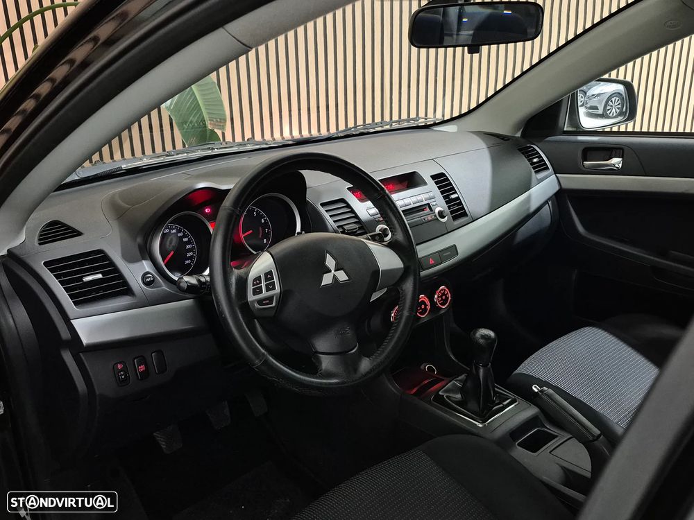 Mitsubishi Lancer 1.5 Inform - 17