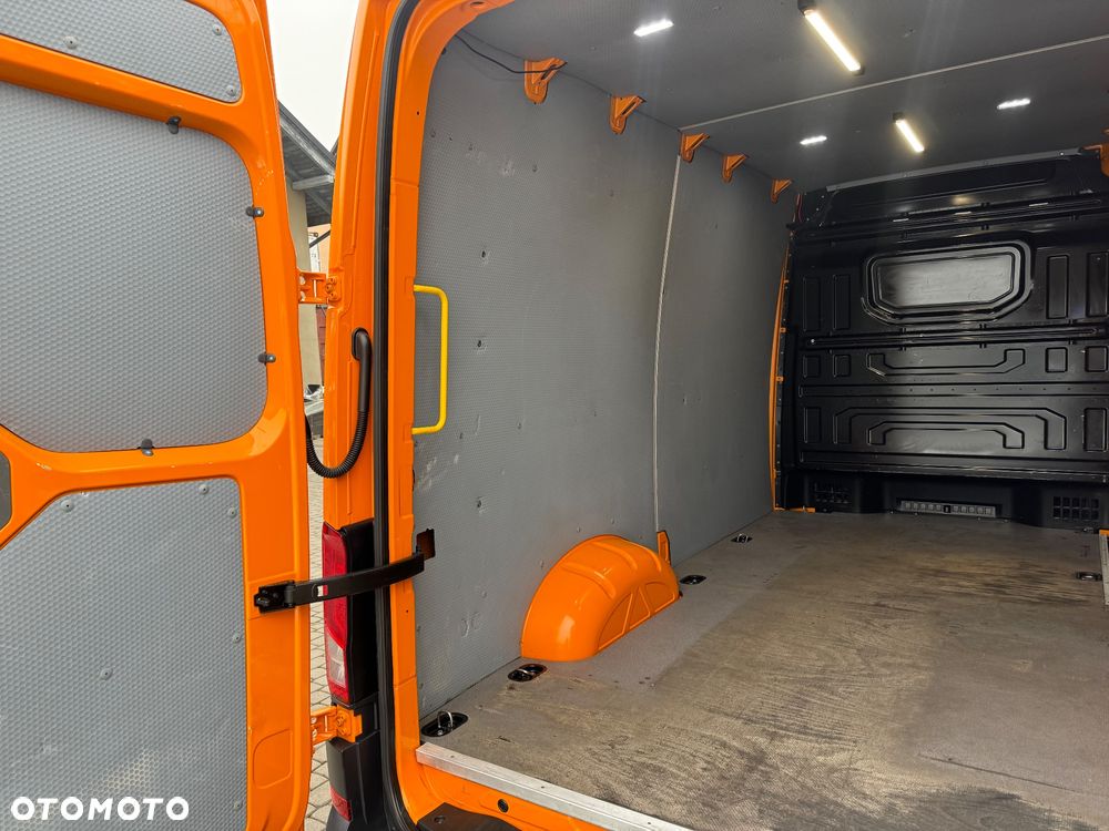 Volkswagen Crafter - 13