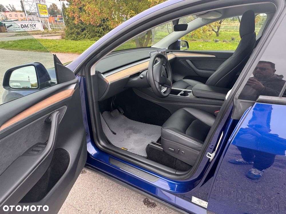 Tesla Y Long Range AWD - 10