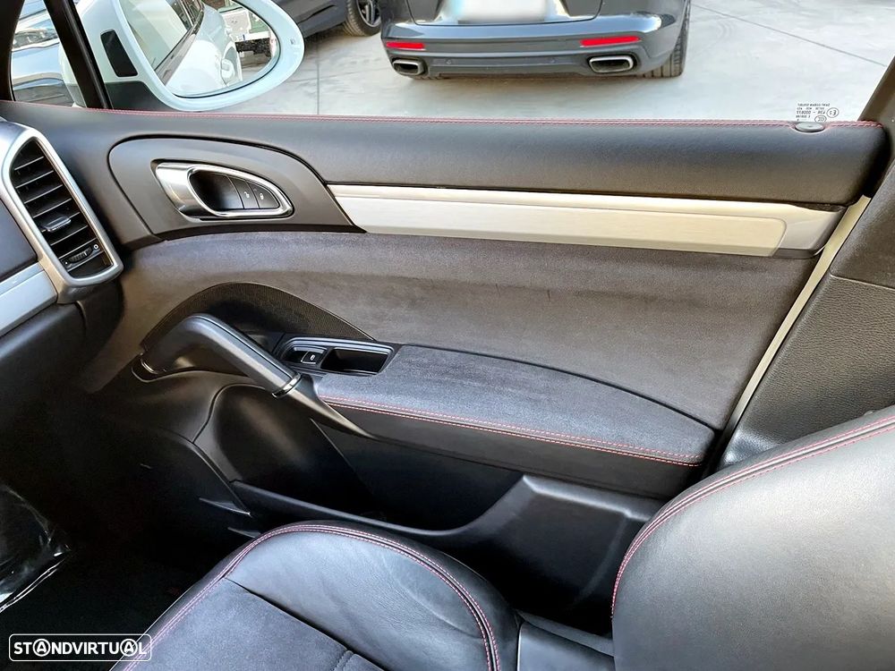 Porsche Cayenne GTS - 26