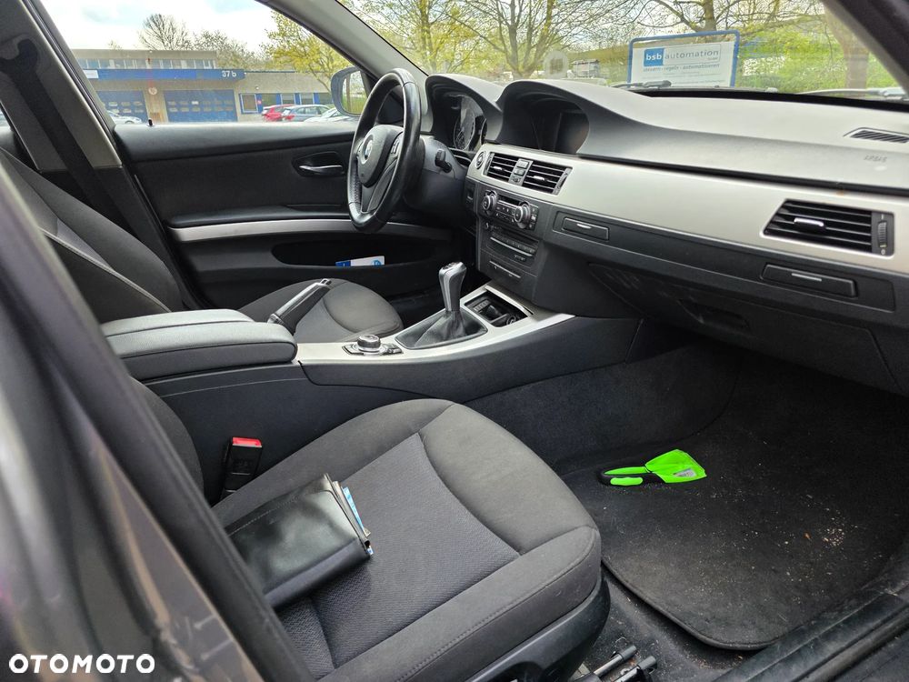 BMW Seria 3 318i Edition Exclusive - 8