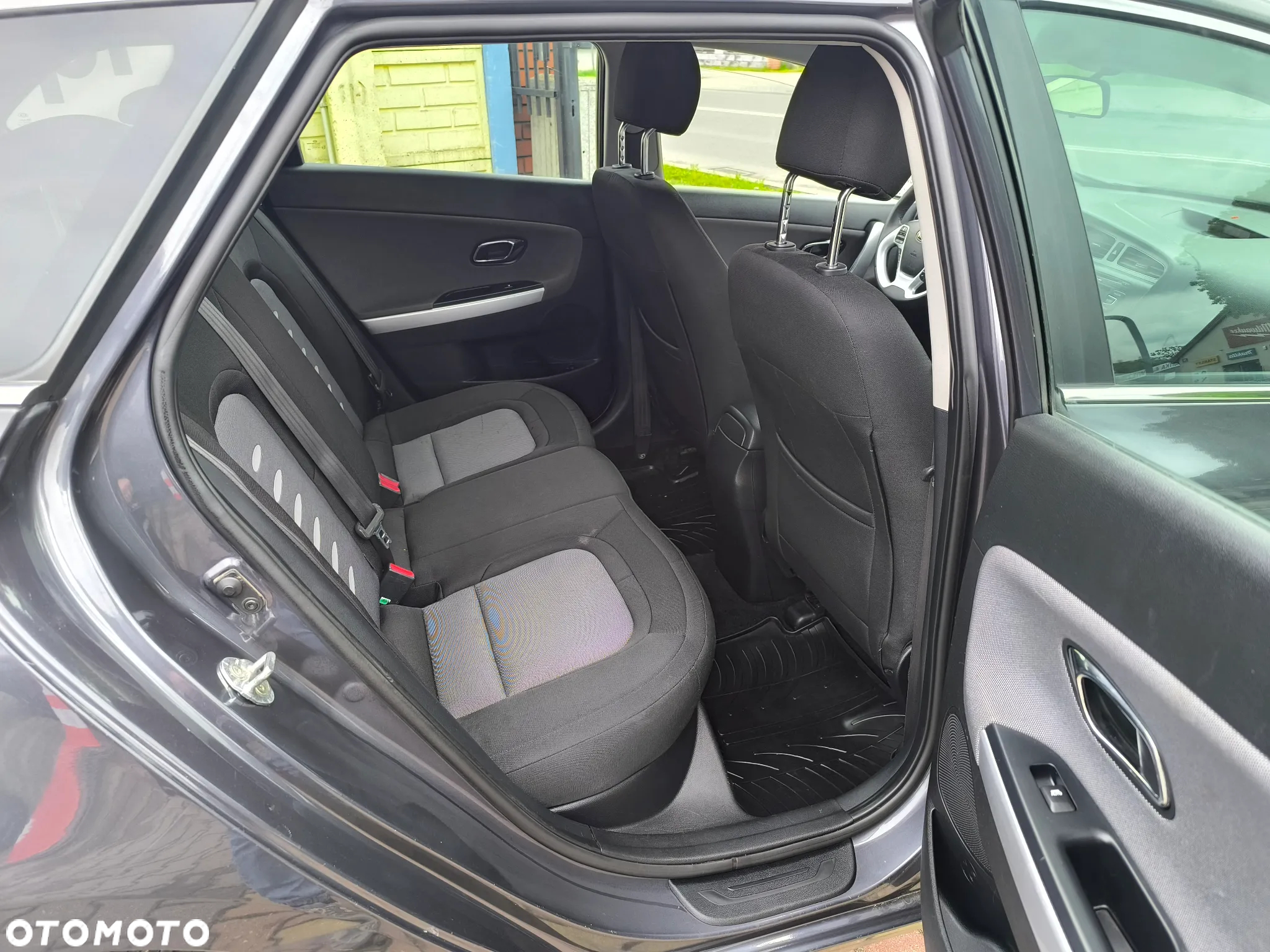 Kia Ceed 1.6 CRDi 128 SW Vision - 17