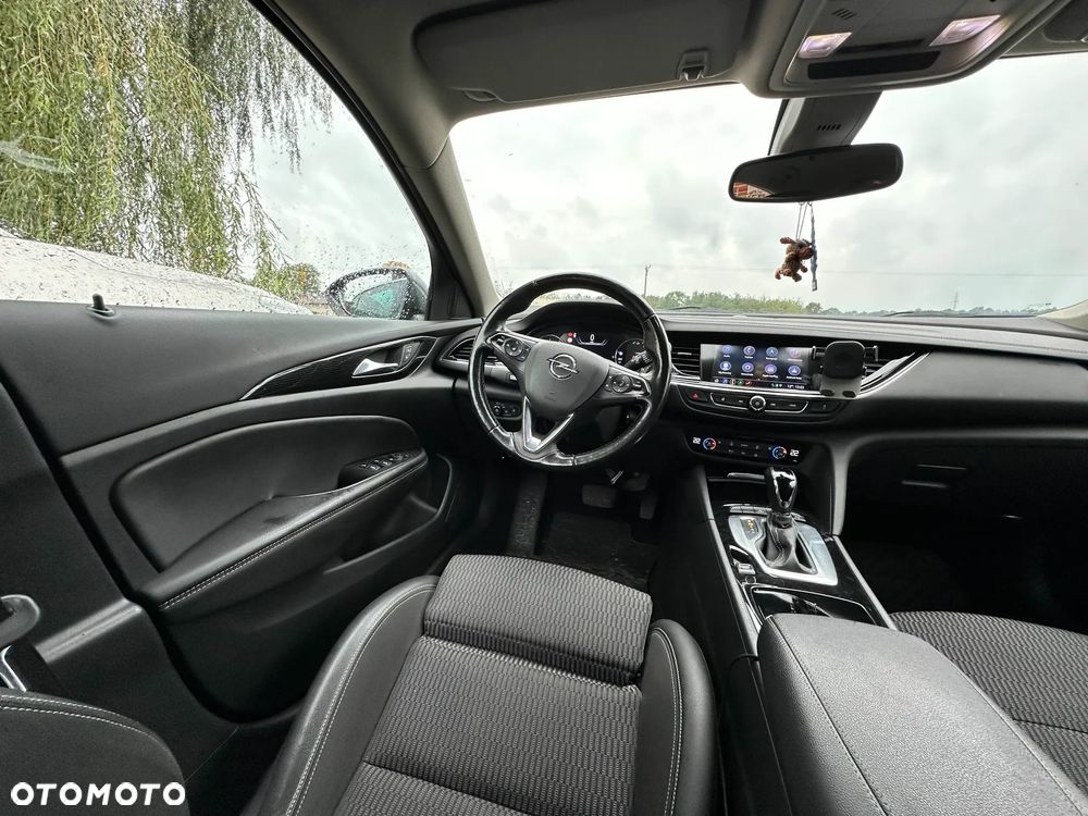Opel Insignia ver-b-grand-sport-17--20 - 11