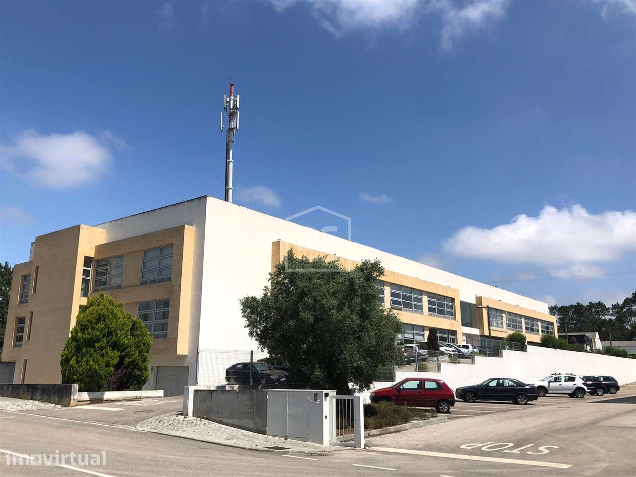 Escritório amplo de 200 m2 com garagem na Marinha Grande - Grande imagem: 4/34