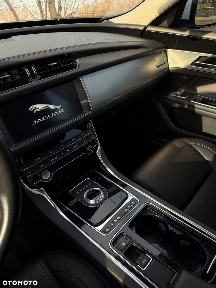 Jaguar XF - 10