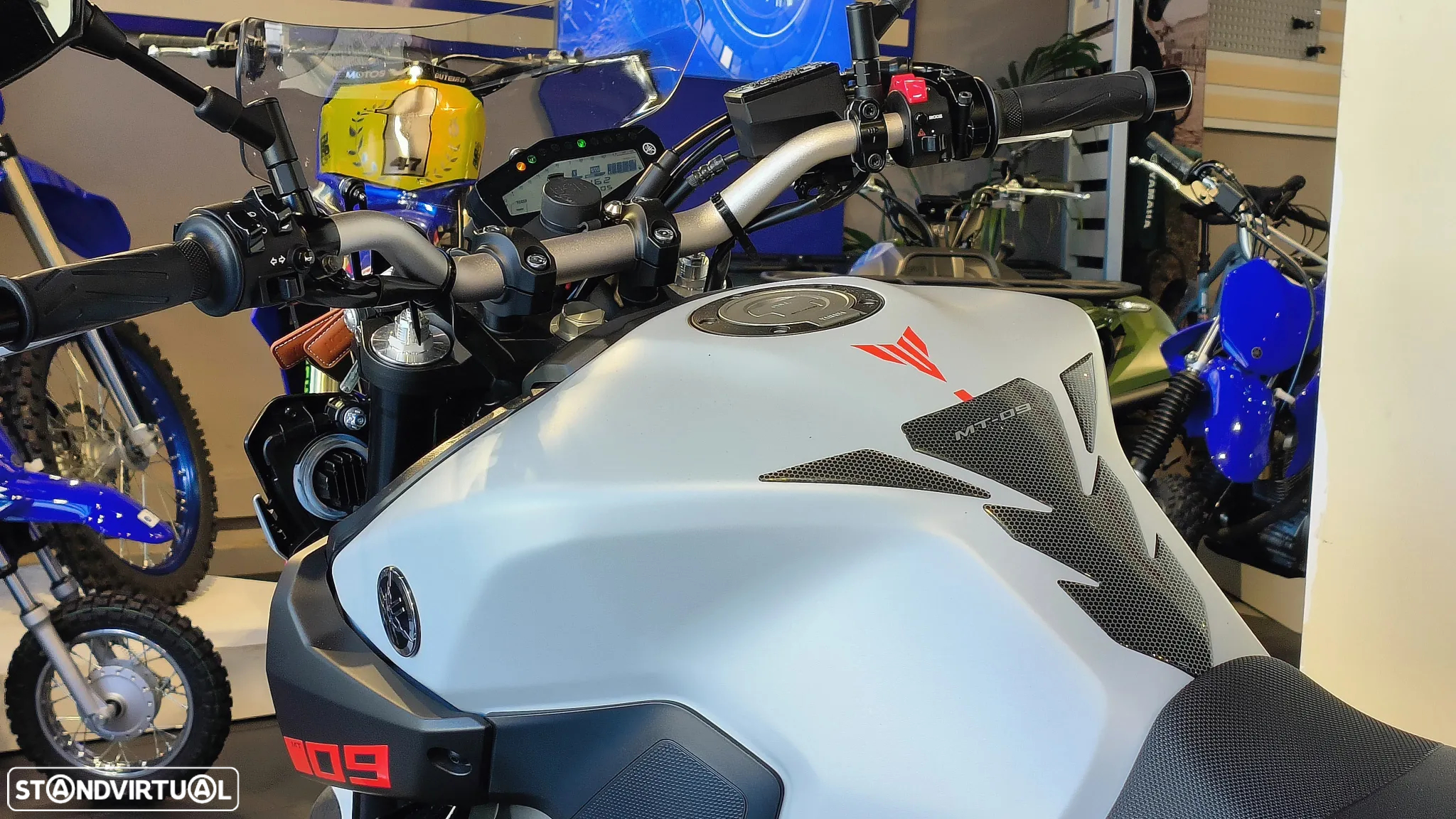 Yamaha MT-09 - 10