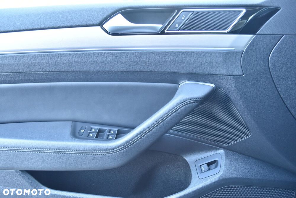 Volkswagen Passat - 27