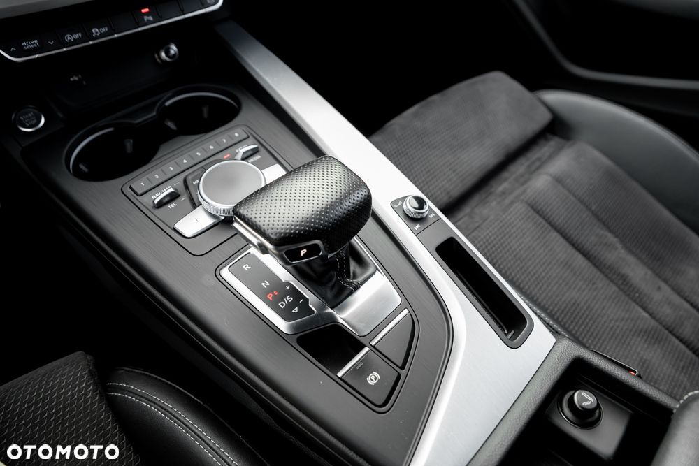 Audi A4 Avant 40 TDI quattro S tronic S line - 32