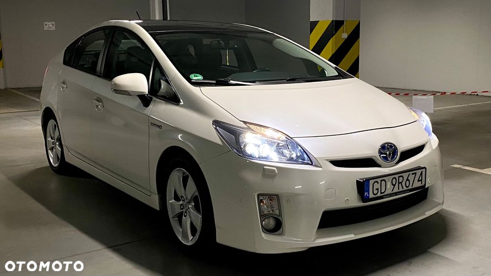 Toyota Prius (Hybrid) Life - 1
