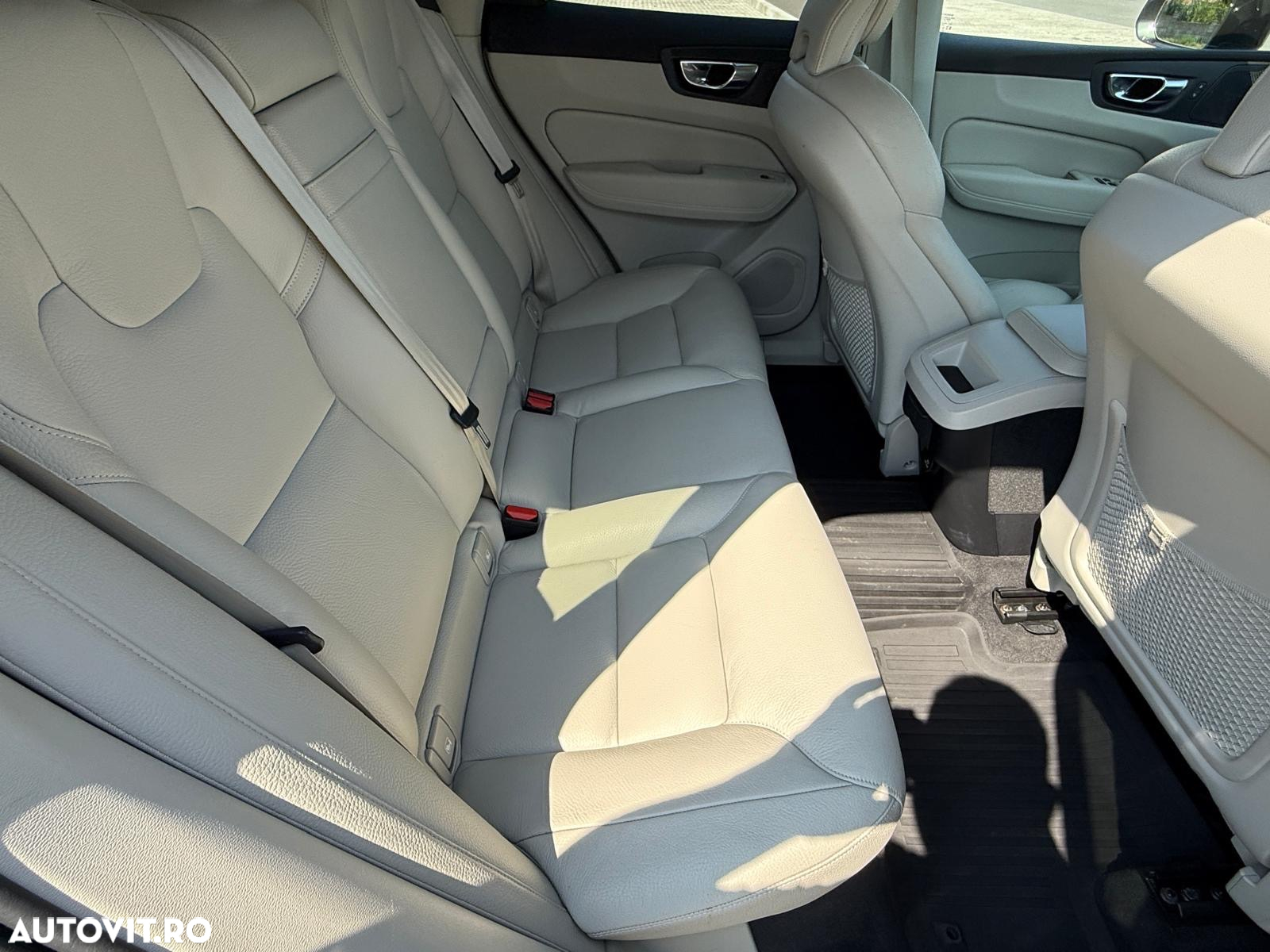 Volvo XC 60 B4 D Geartronic Momentum Pro - 8