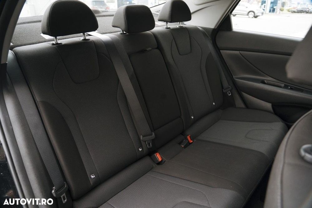 Hyundai Elantra - 26