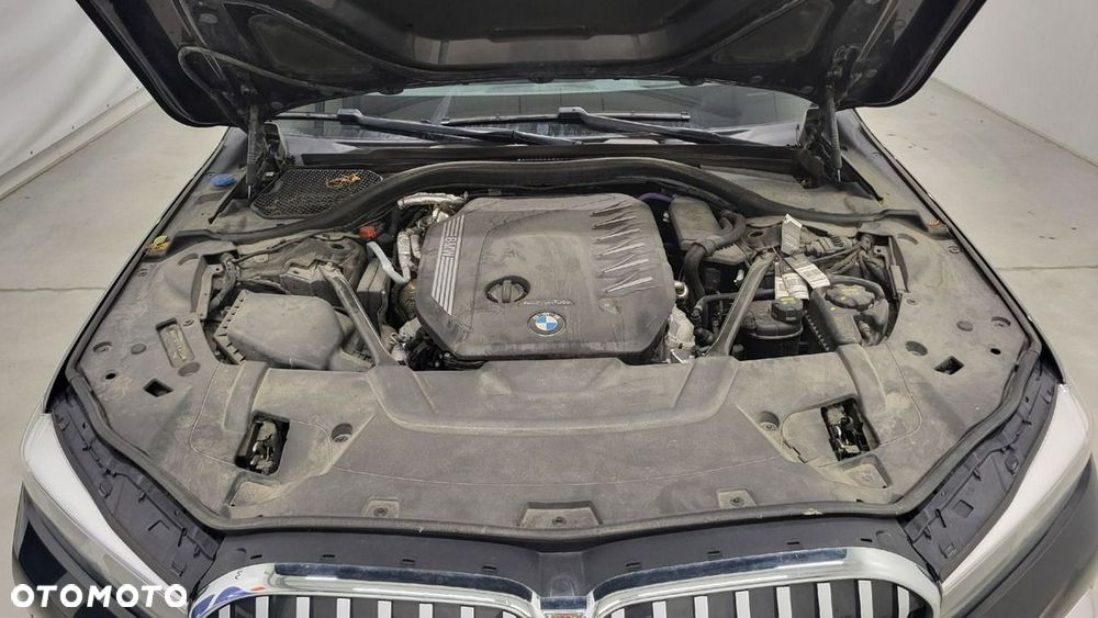 BMW Seria 7 - 28