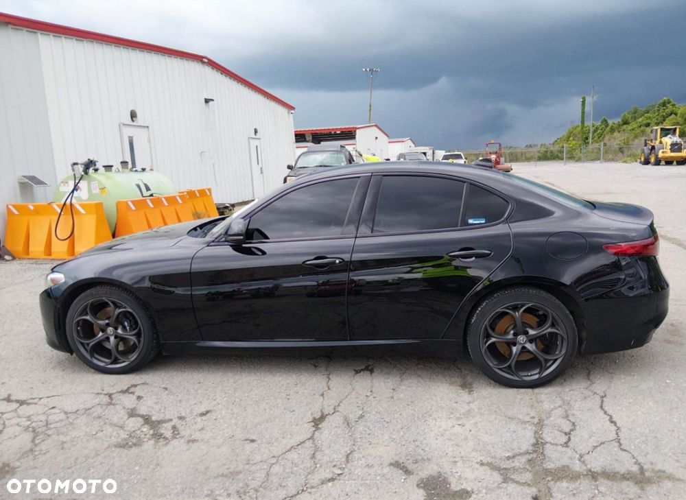 Alfa Romeo Giulia - 5