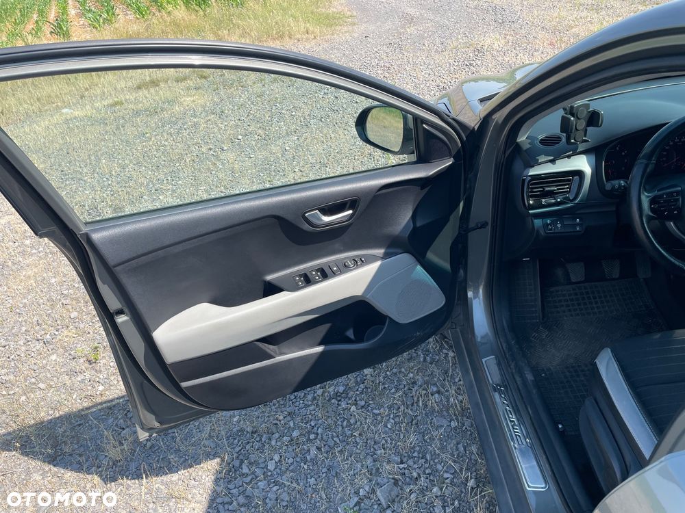 Kia Stonic 1.4 L - 11
