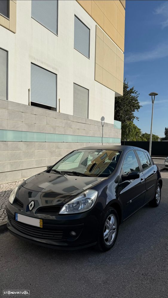Renault Clio 1.2 16V 75 Expression - 3
