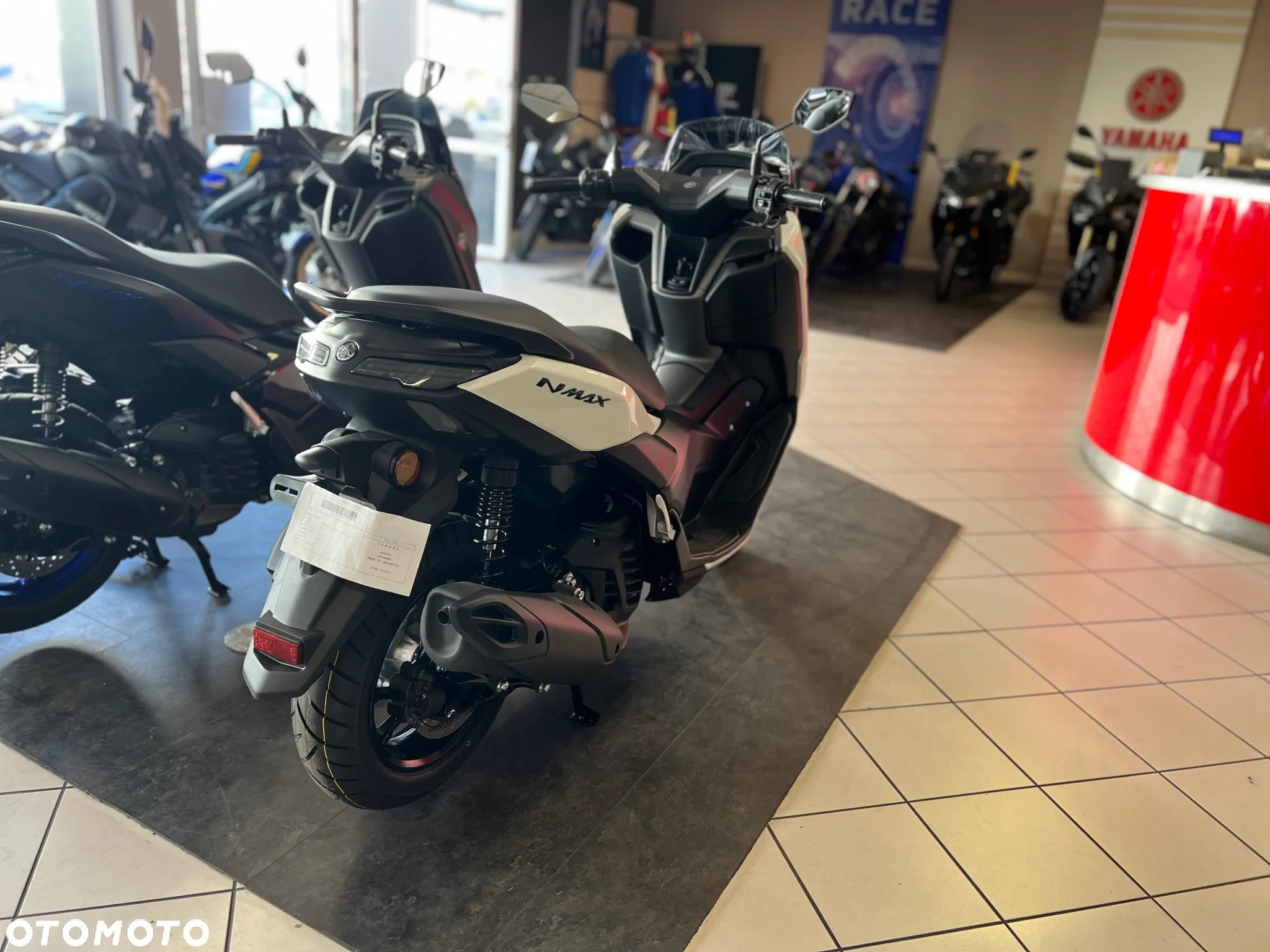 Yamaha NMAX - 11