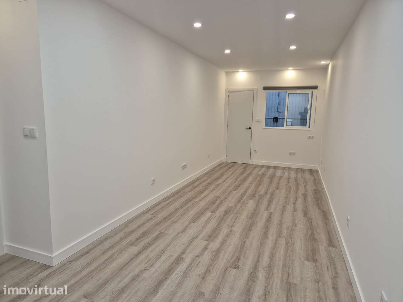 Agualva - Garagem/Armazém - 53M2 c/ WC - Grande imagem: 5/13