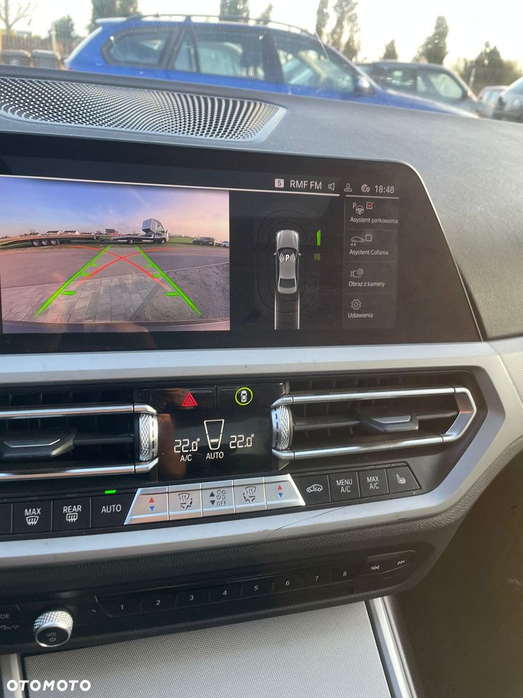 BMW Seria 3 318d mHEV - 14