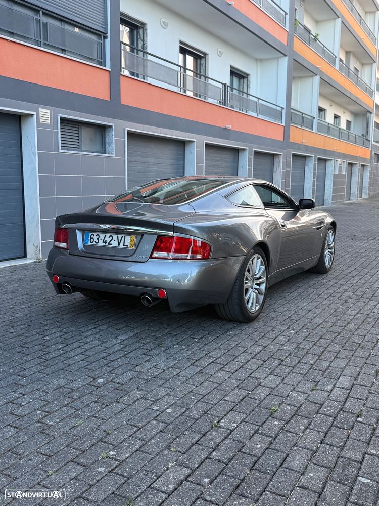 Aston Martin Vanquish - 4