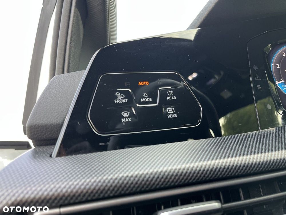 Volkswagen Golf 1.5 eTSI mHEV R-Line DSG - 23