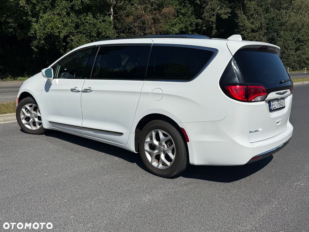 Chrysler Pacifica - 8