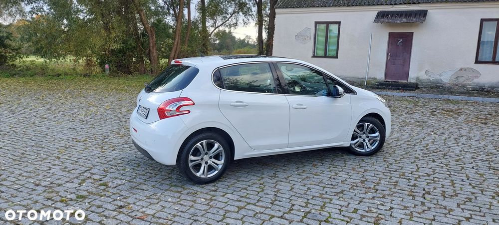 Peugeot 208 - 16