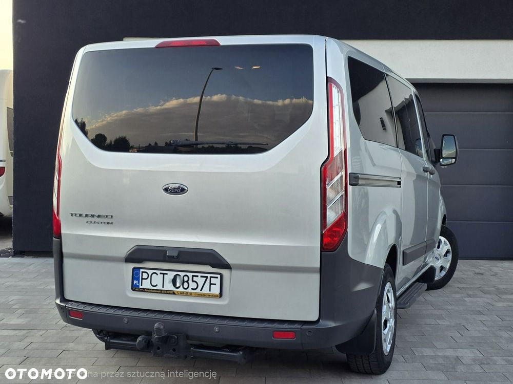 Ford Tourneo Custom - 38