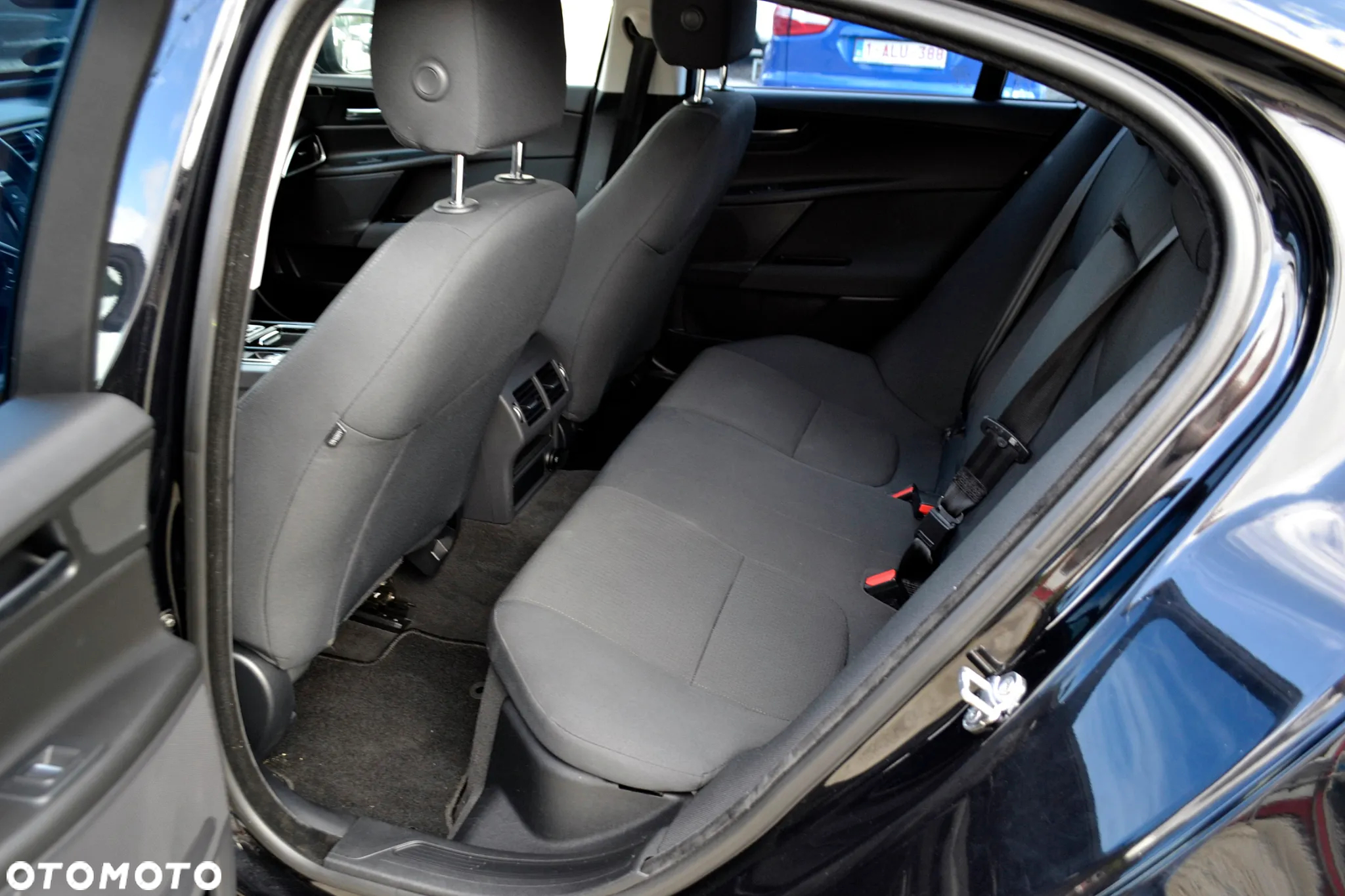 Jaguar XE - 14