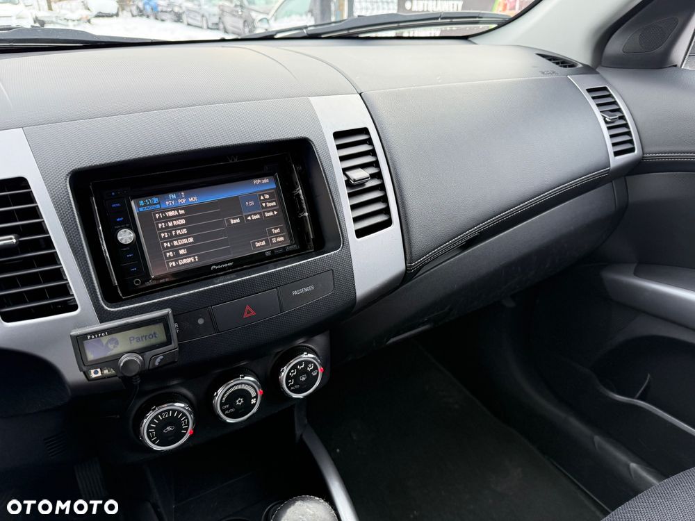 Mitsubishi Outlander 2.0 Intense + NAVI 2WD EU5 - 17