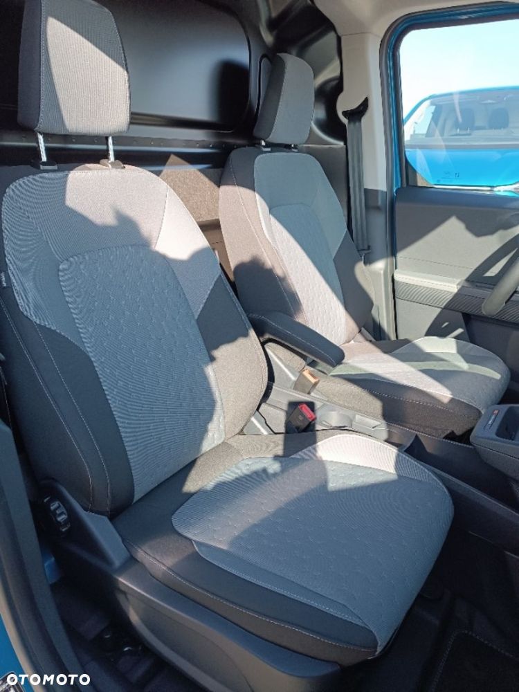 Ford Transit Courier - 17