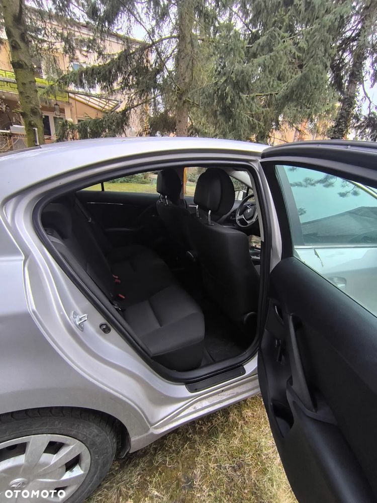 Toyota Avensis 1.6 Sol - 10