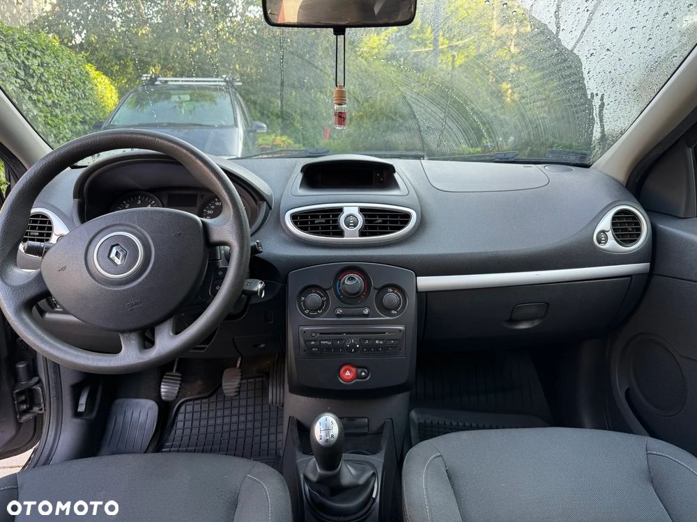 Renault Clio - 10
