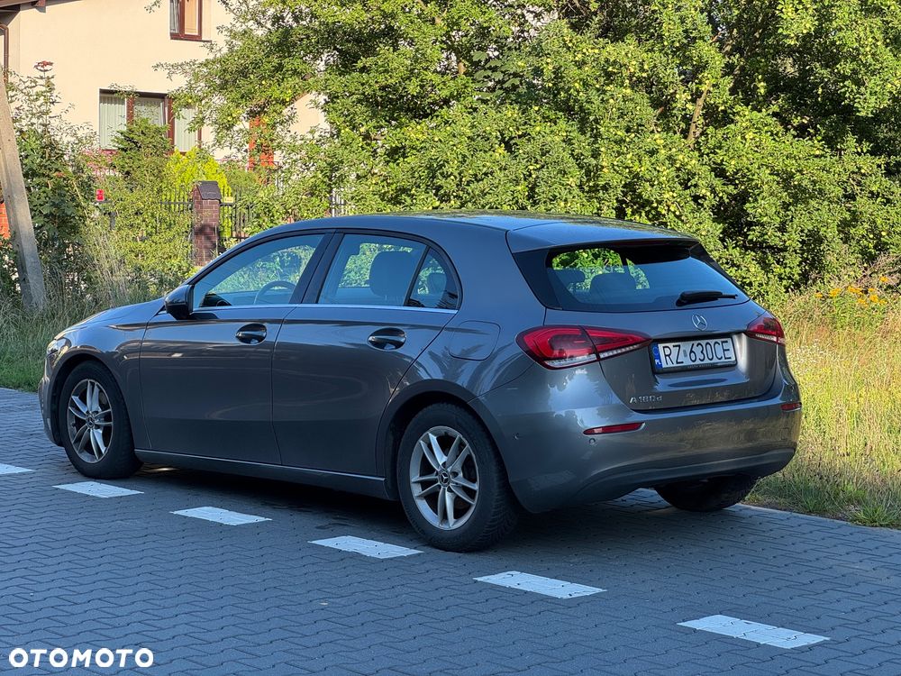 Mercedes-Benz Klasa A 180 d Progressive 7G-DCT - 3