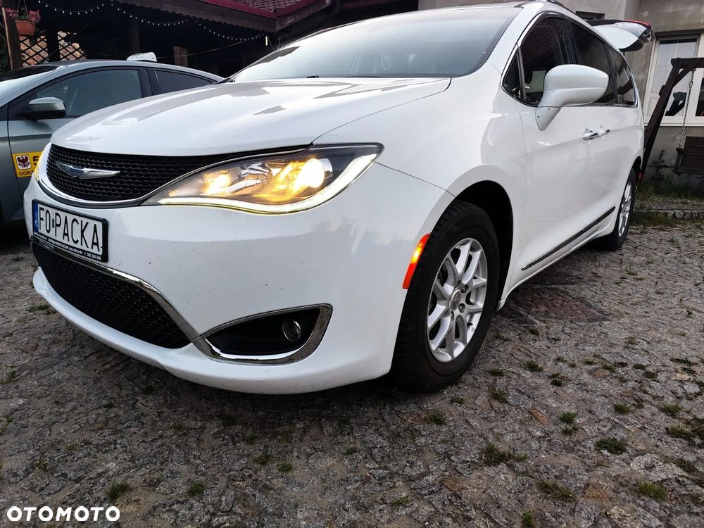 Chrysler Pacifica - 2